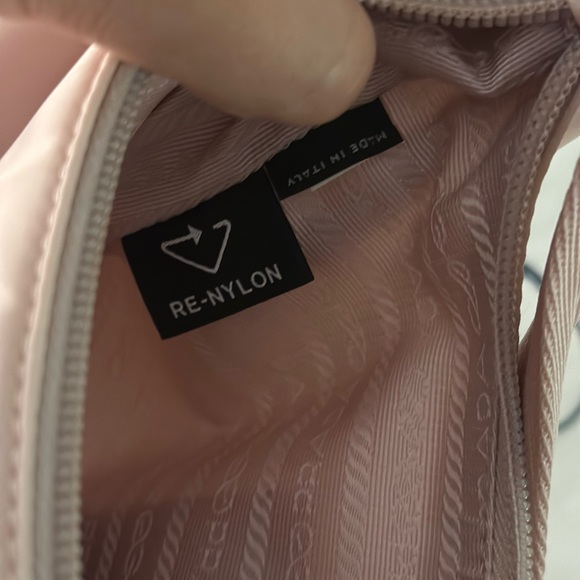 Re-Nylon Prada Re-Edition 2000 mini-bag baby pink - Picture 5 of 8